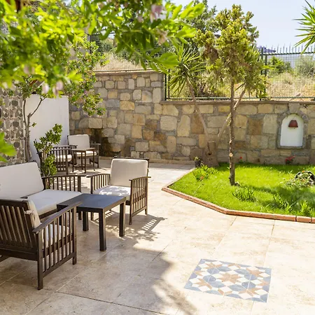 Queen Boutique Hotel 2*