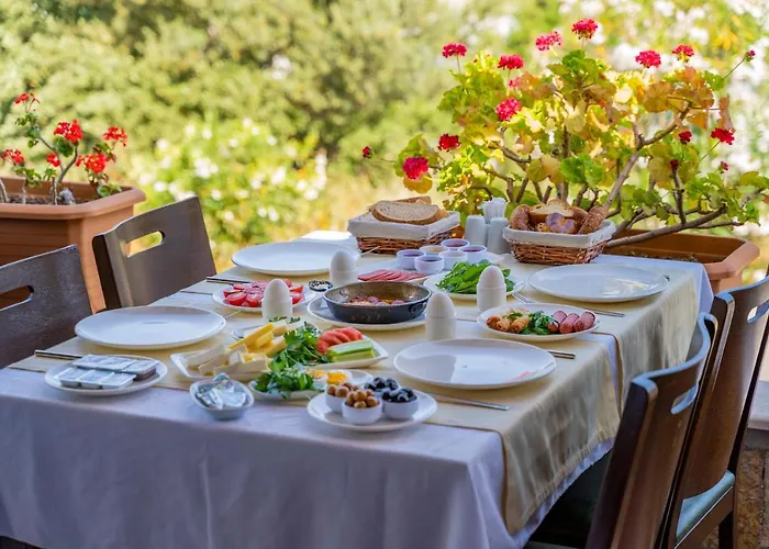 Отель Queen Boutique Битез